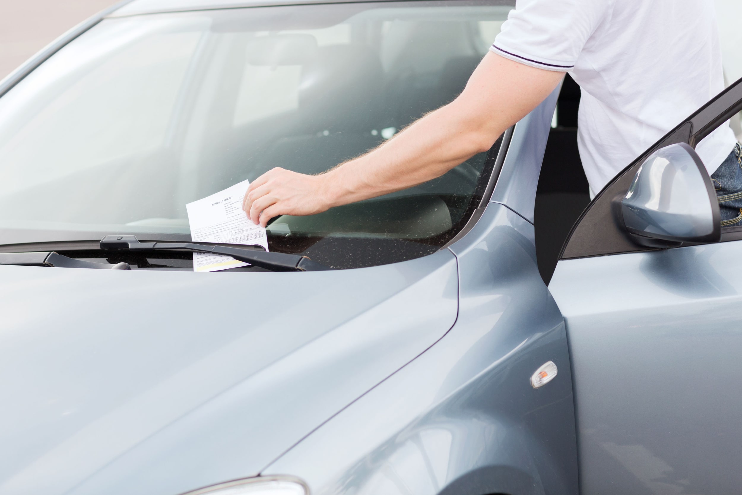 Las multas que deberás pagar si tienes coche aunque no conduzcas